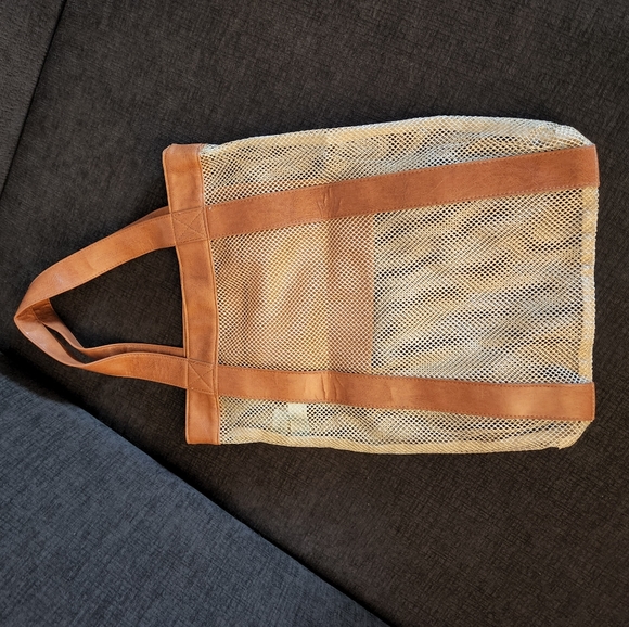 Hillary Duff with Love Mesh bag/purse with brown faux leather straps - Picture 2 of 4